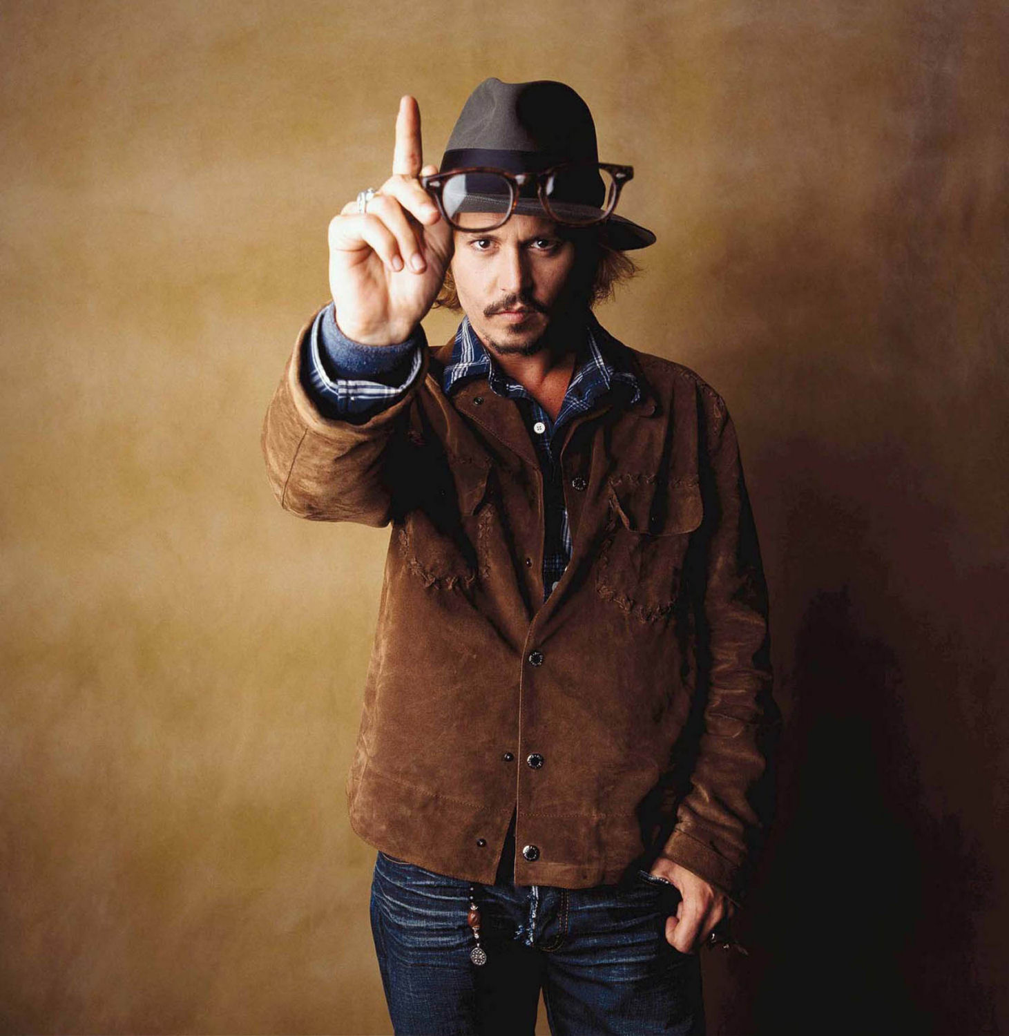 Johnny-Depp-johnny-depp-32659433-1461-1500