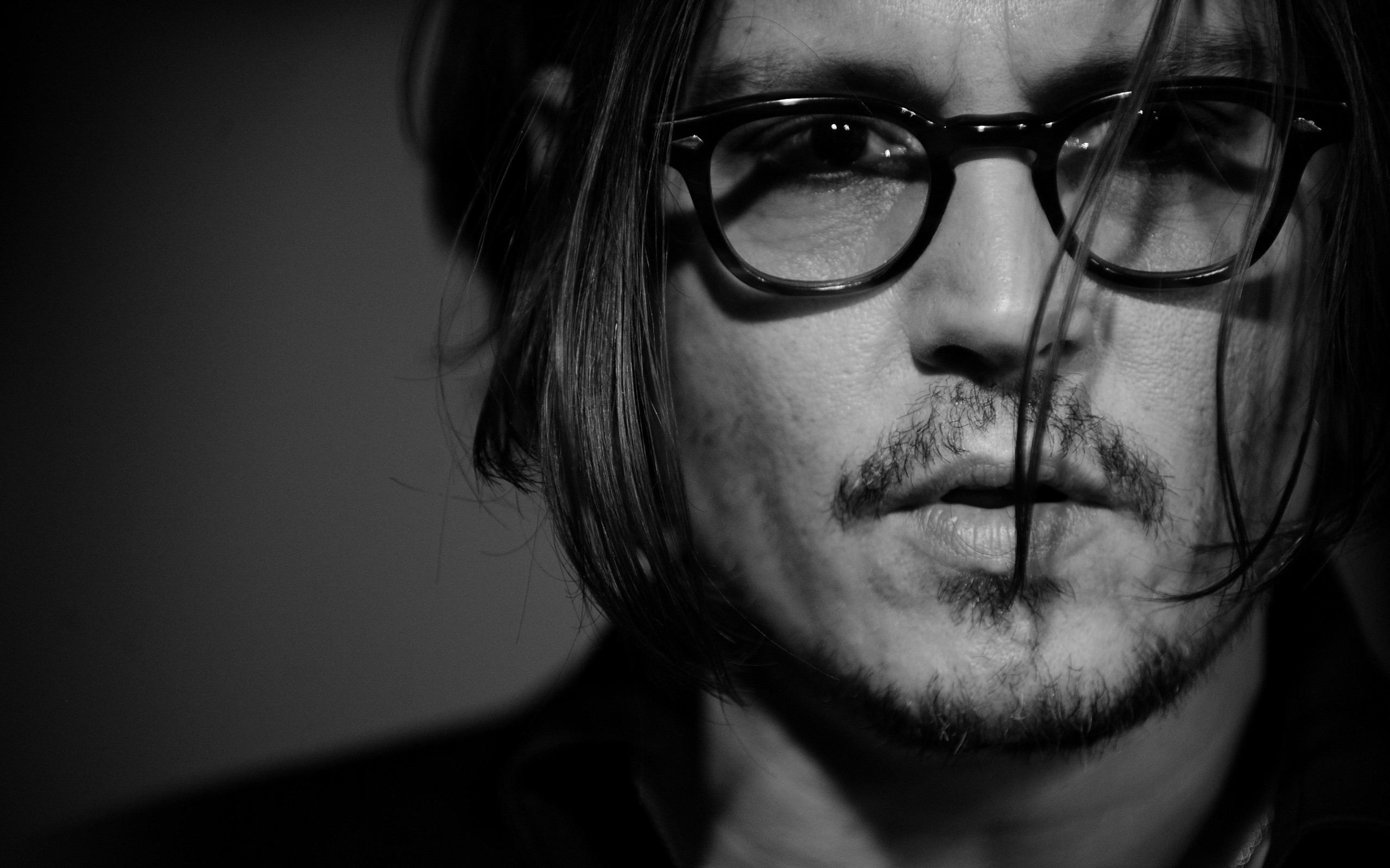 sweet-or-what-johnny-depp-34947391-2560-1600